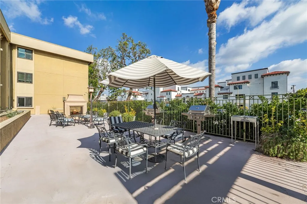 5009 Woodman Avenue 113, Sherman Oaks, California 91423 home-pic-26