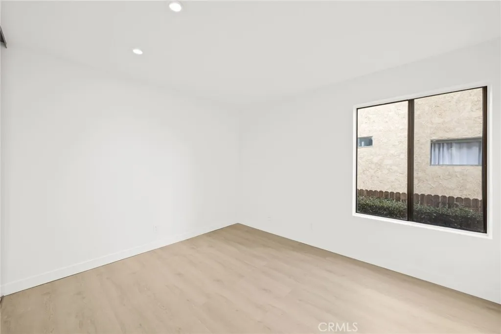5009 Woodman Avenue 113, Sherman Oaks, California 91423 home-pic-20