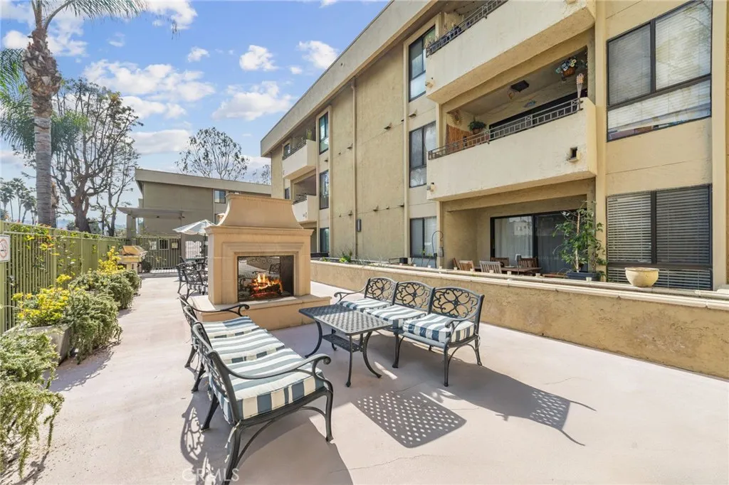 5009 Woodman Avenue 113, Sherman Oaks, California 91423 home-pic-25