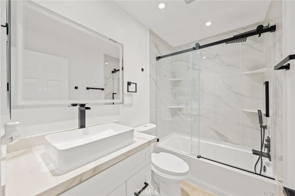 5009 Woodman Avenue 113, Sherman Oaks, California 91423 home-pic-17