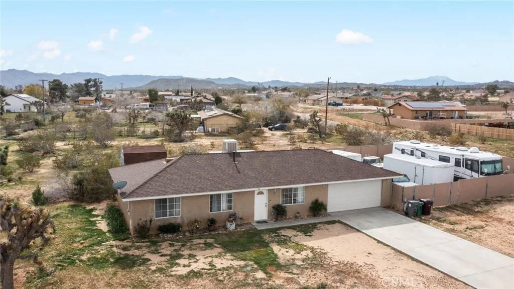 58375 Del Mar St, Yucca Valley, California 92284 home-pic-25