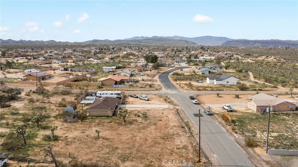 58375 Del Mar St, Yucca Valley, California 92284 home-pic-28