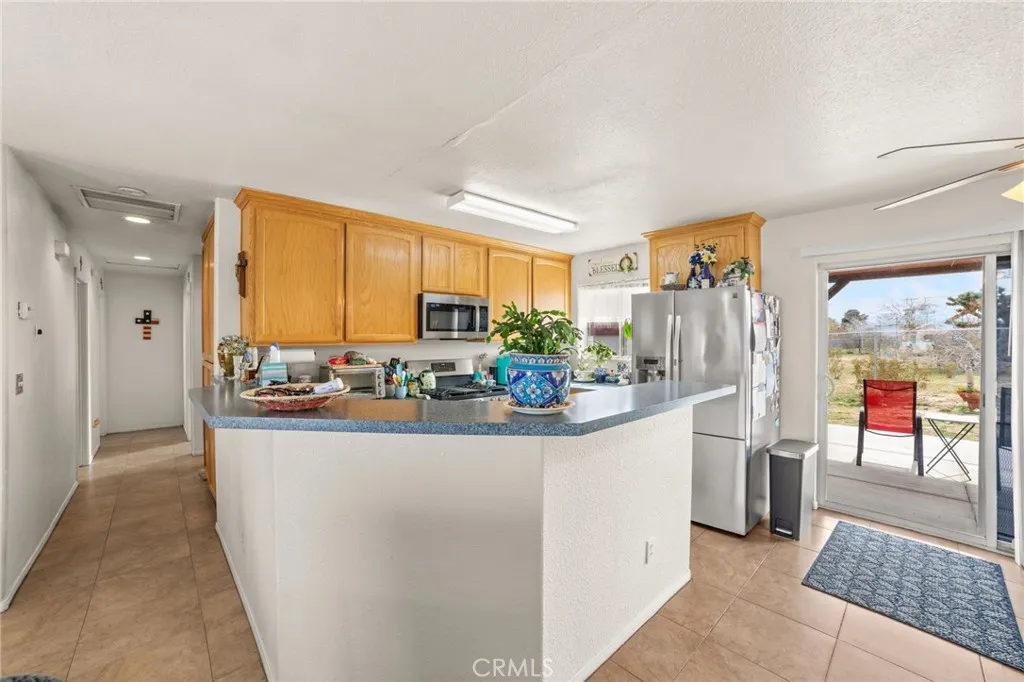 58375 Del Mar St, Yucca Valley, California 92284 home-pic-10