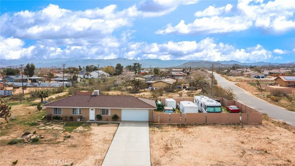 58375 Del Mar St, Yucca Valley, California 92284 home-pic-2