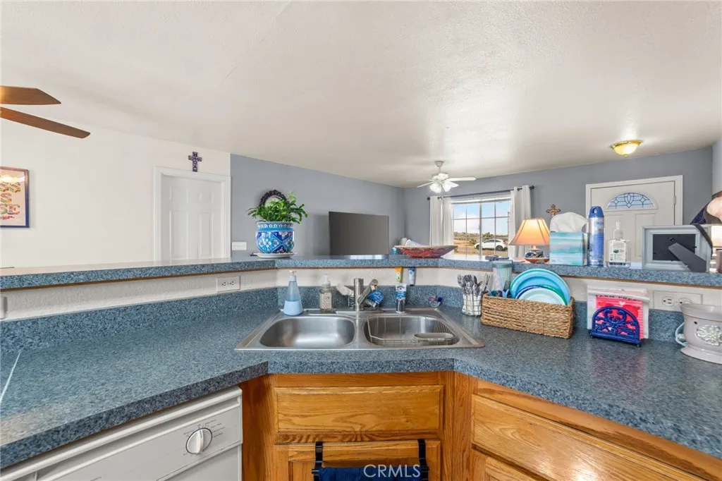 58375 Del Mar St, Yucca Valley, California 92284 home-pic-12