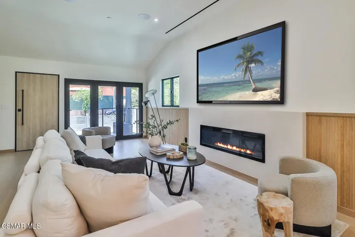 bLiving Dining and Kitchen3