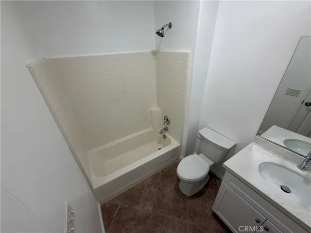 1st Floor Full Bathroom