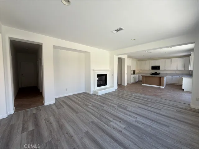 1st Floor Family Room & Kitchen