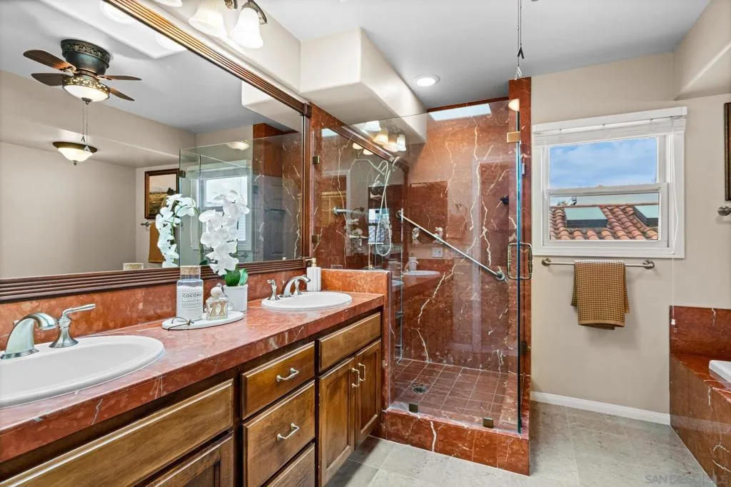 7455 Draper Ave 2, La Jolla, California 92037 home-pic-24