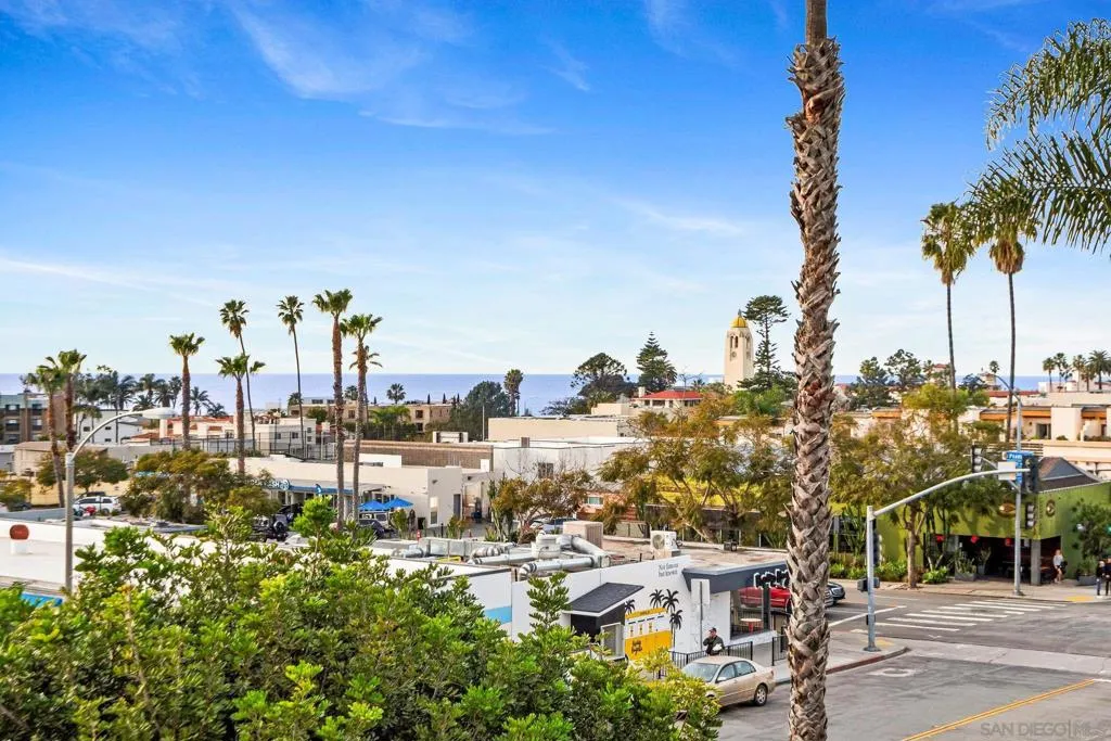 7455 Draper Ave 2, La Jolla, California 92037 home-pic-33