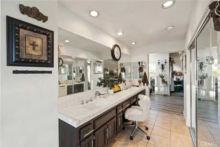 2 Sinks, vanity and mirrored closet doors