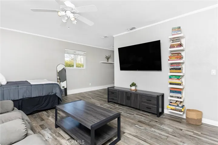 Guest suite/Studio living area