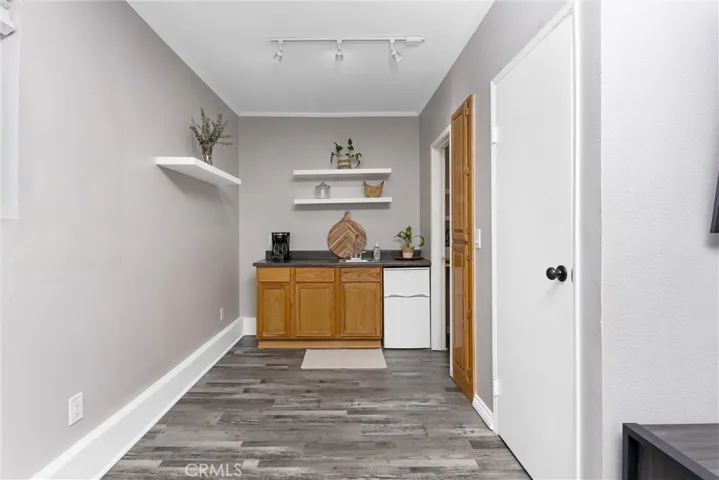 guest suite: large closet, full bath, kitchenette