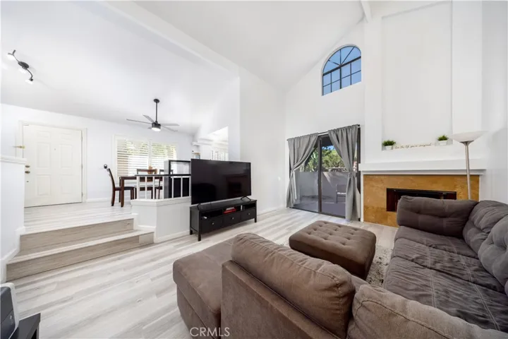 Spacious living room with double heights ceiling