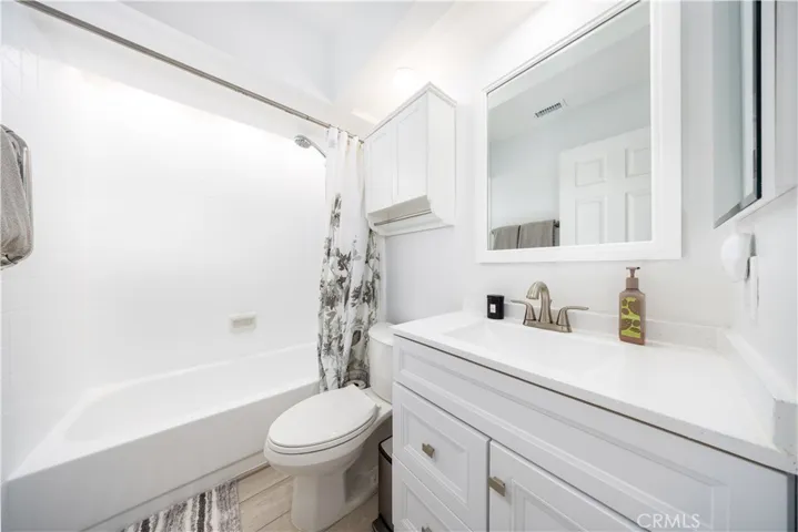 Upgraded secondary bathroom