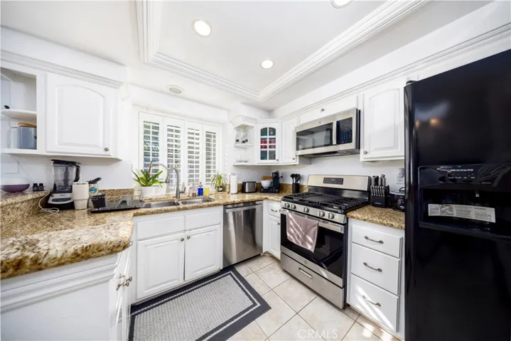 Open layout kitchen and dining room