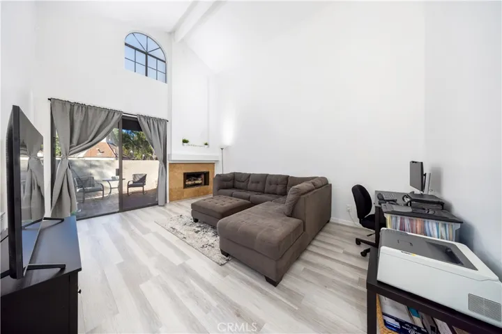 Spacious living room with double heights ceiling