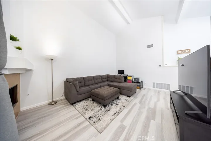 Spacious living room with double heights ceiling