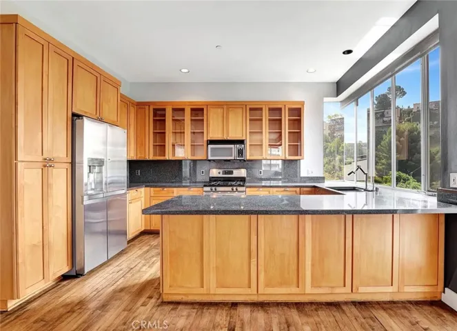 6396 Weidlake Drive, Los Angeles, California 90068