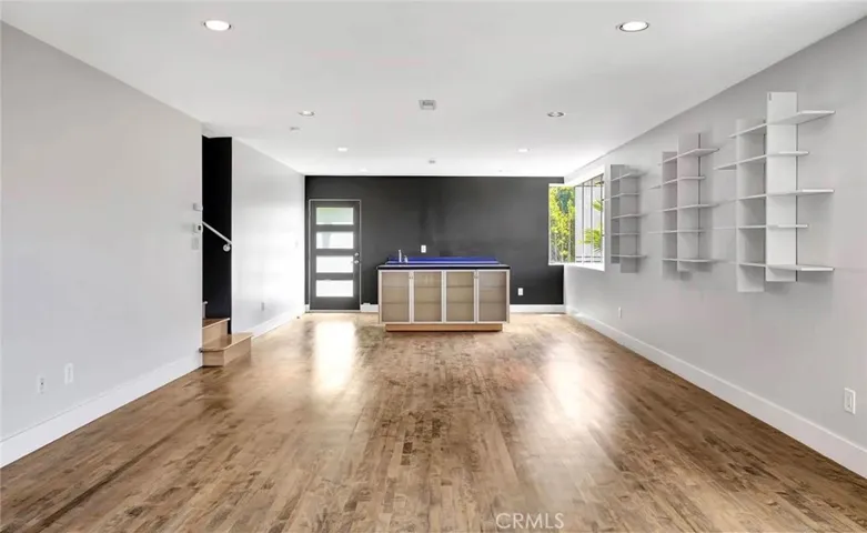 6396 Weidlake Drive, Los Angeles, California 90068