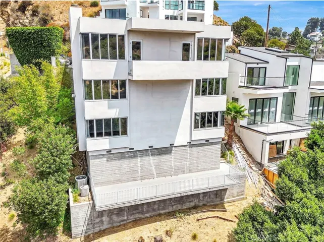 6396 Weidlake Drive, Los Angeles, California 90068