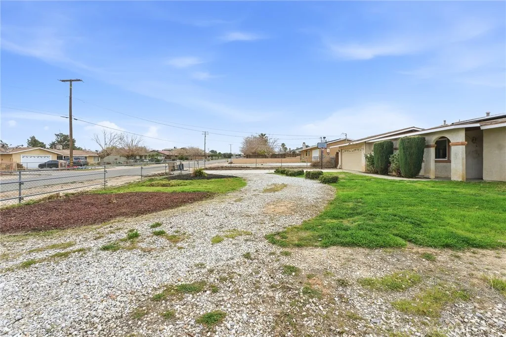 10312 Hawthorne Avenue, Hesperia, California 92345 home-pic-32