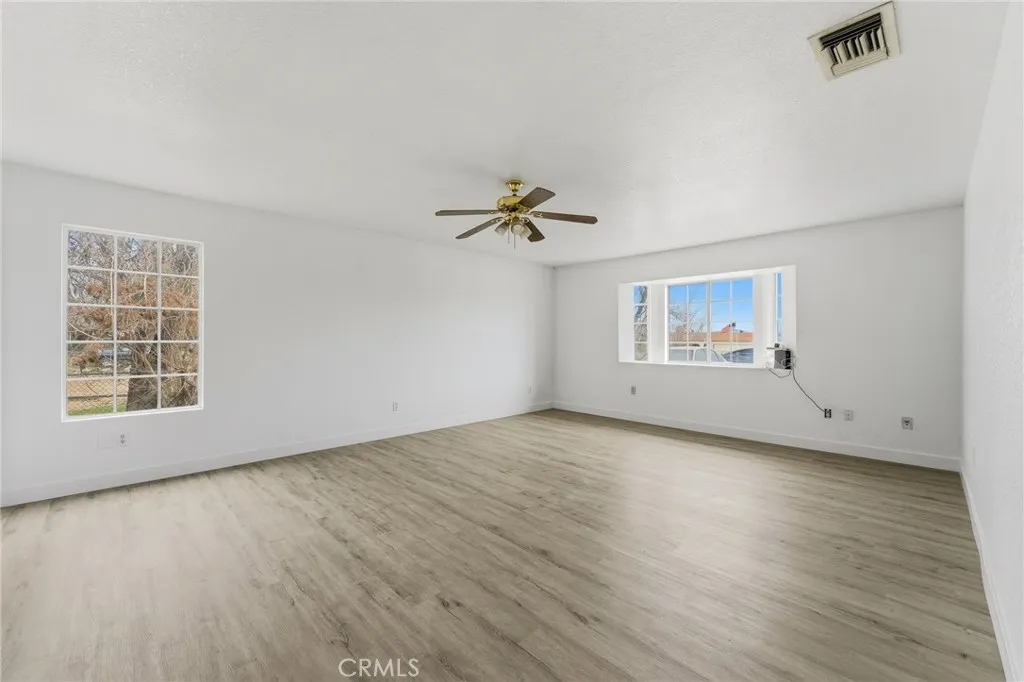 10312 Hawthorne Avenue, Hesperia, California 92345 home-pic-26