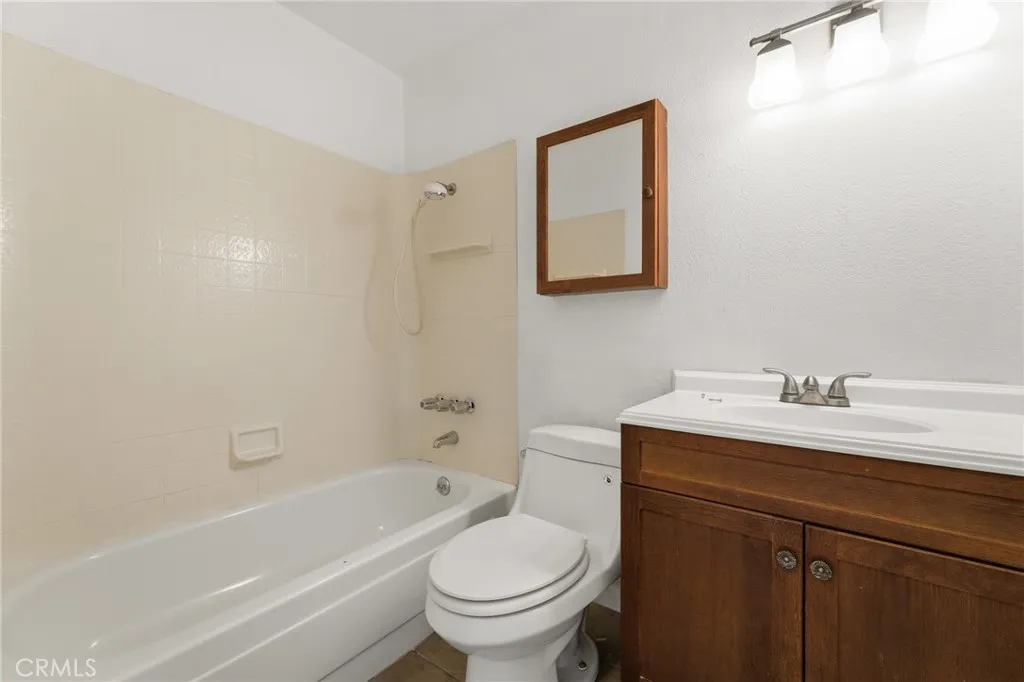 10312 Hawthorne Avenue, Hesperia, California 92345 home-pic-25
