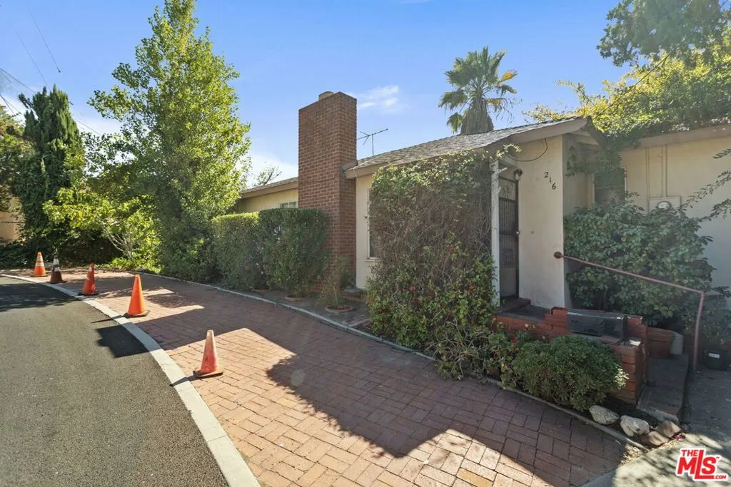 216 Stockbridge Avenue, Alhambra, California 91801 home-pic-3