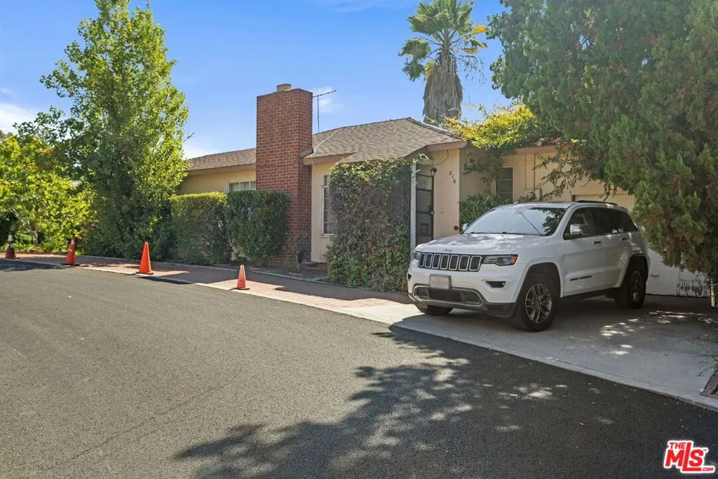 216 Stockbridge Avenue, Alhambra, California 91801 home-pic-2