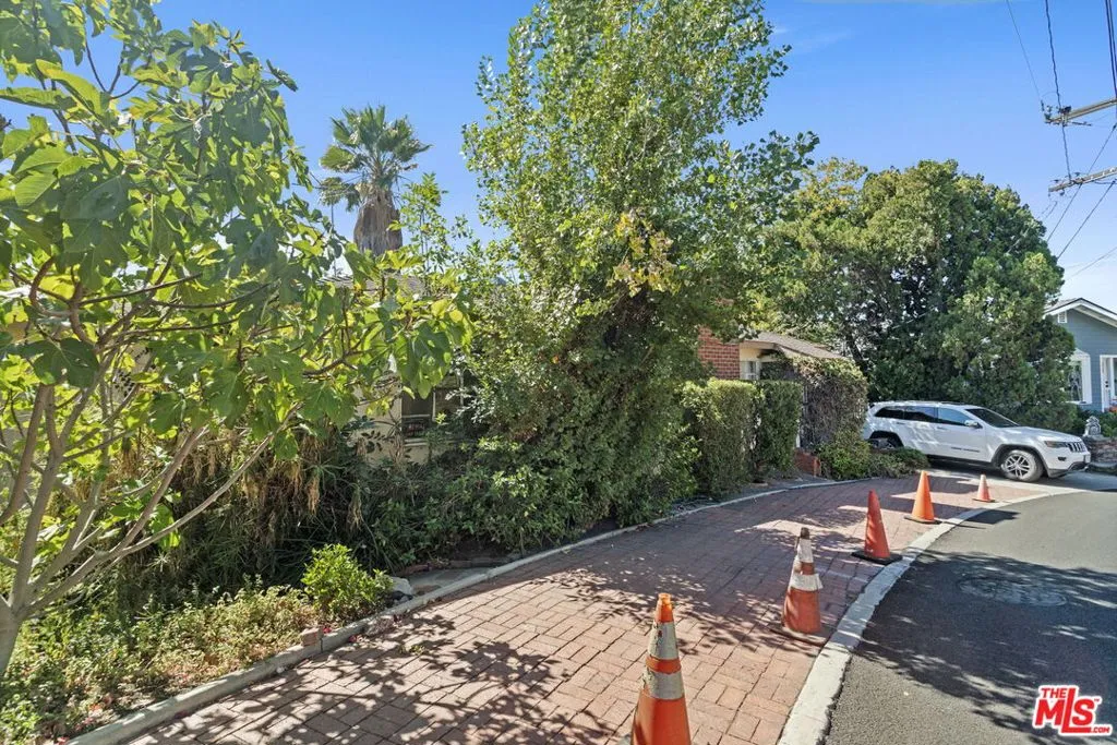 216 Stockbridge Avenue, Alhambra, California 91801 home-pic-4