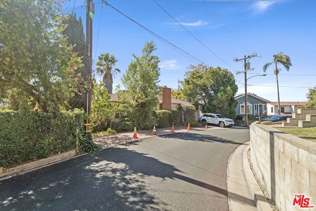 216 Stockbridge Avenue, Alhambra, California 91801 home-pic-5