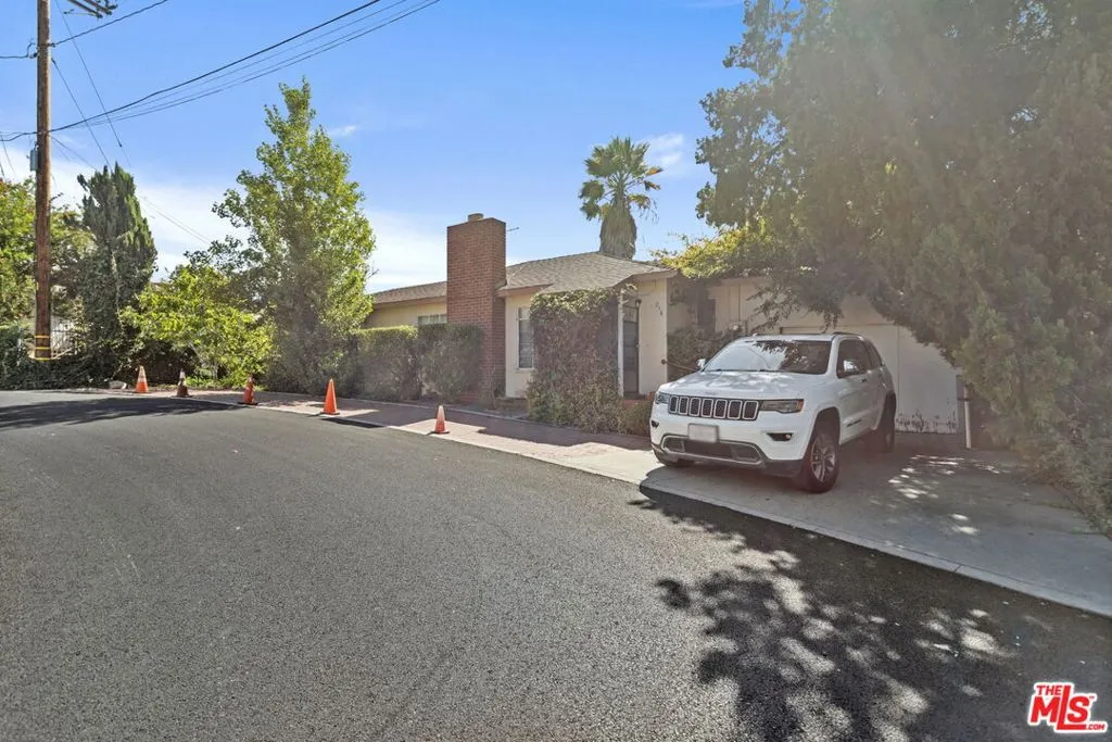 216 Stockbridge Avenue, Alhambra, California 91801 home-pic-1