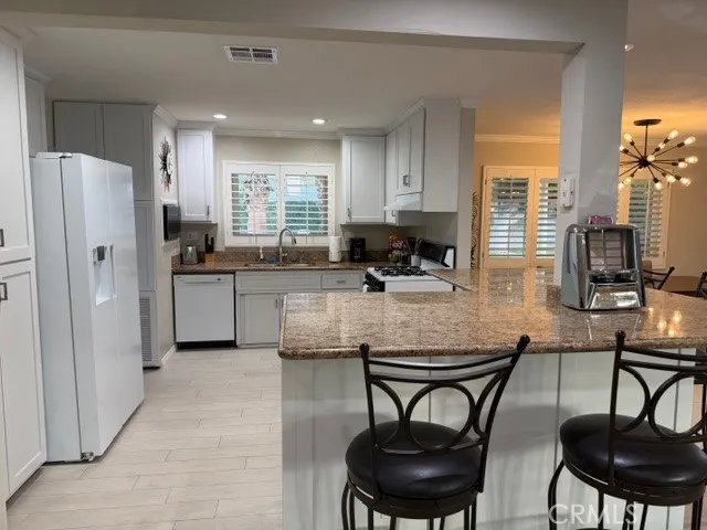 OPEN KITCHEN