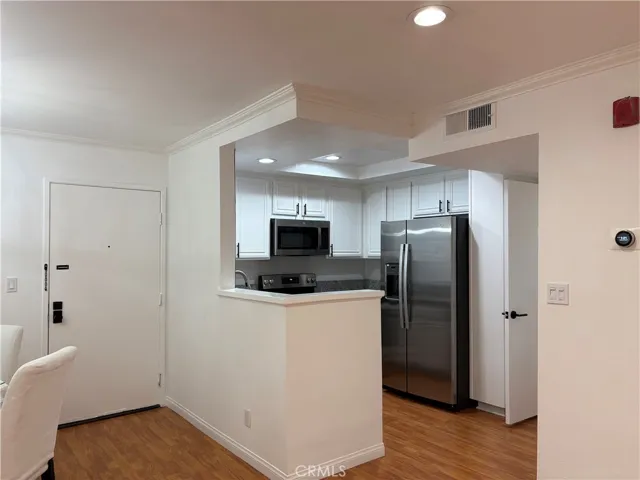 Kitchen / Entry