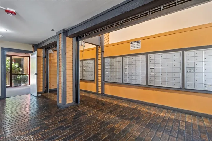 23Mail Room