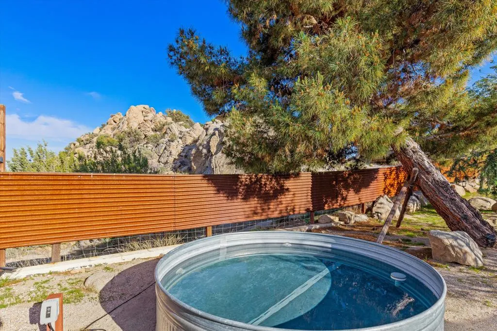 57113 Farrelo Road, Yucca Valley, California 92284 home-pic-30