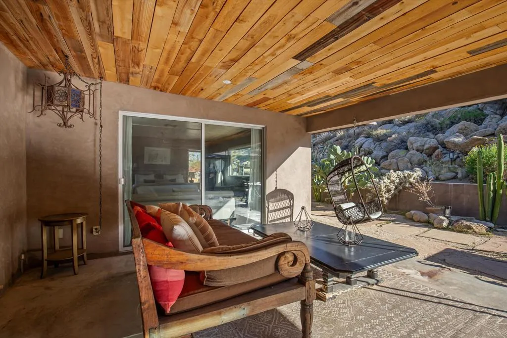 57113 Farrelo Road, Yucca Valley, California 92284 home-pic-18