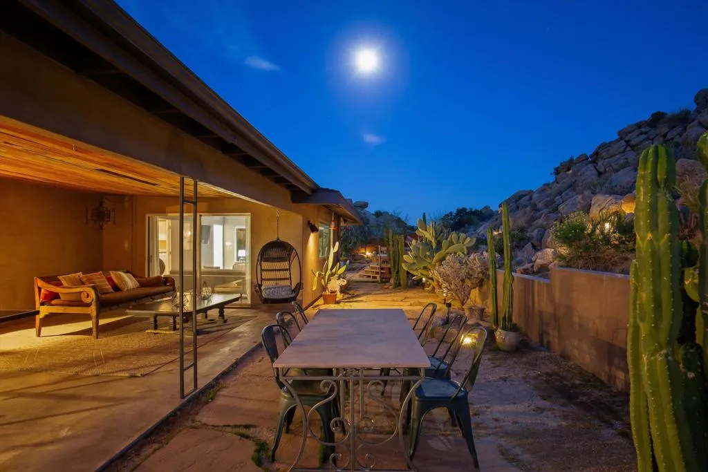 57113 Farrelo Road, Yucca Valley, California 92284 home-pic-20