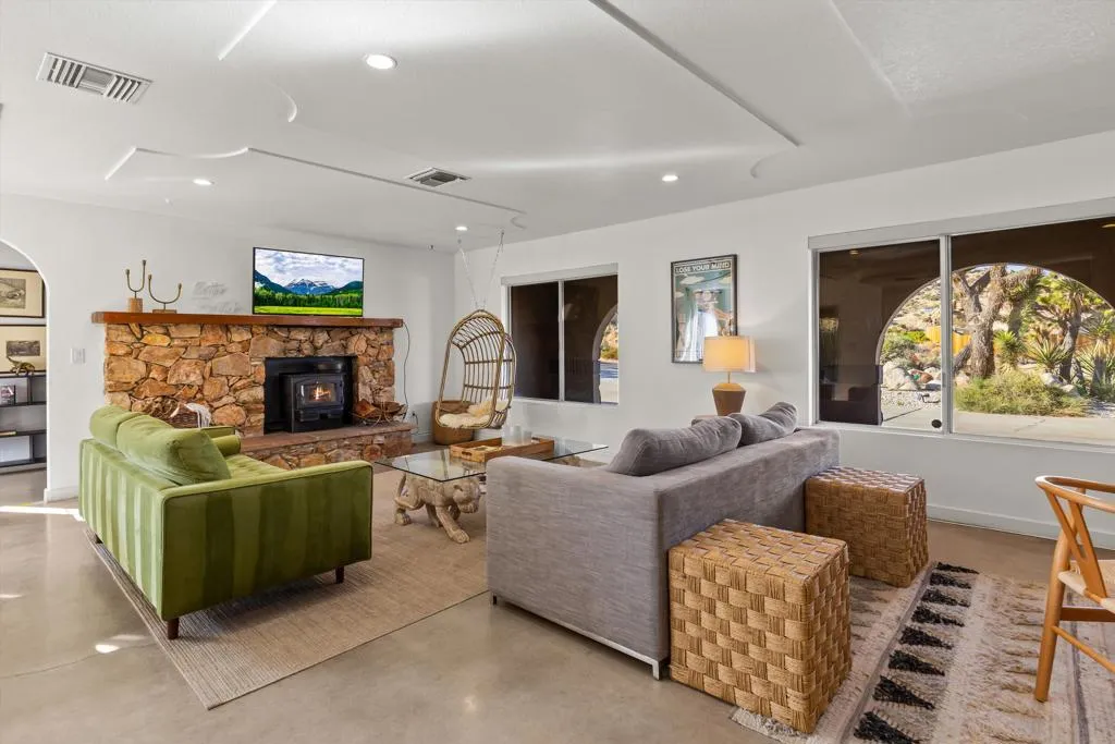 57113 Farrelo Road, Yucca Valley, California 92284 home-pic-9