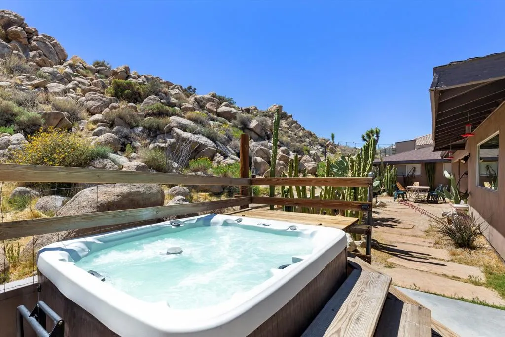 57113 Farrelo Road, Yucca Valley, California 92284 home-pic-4