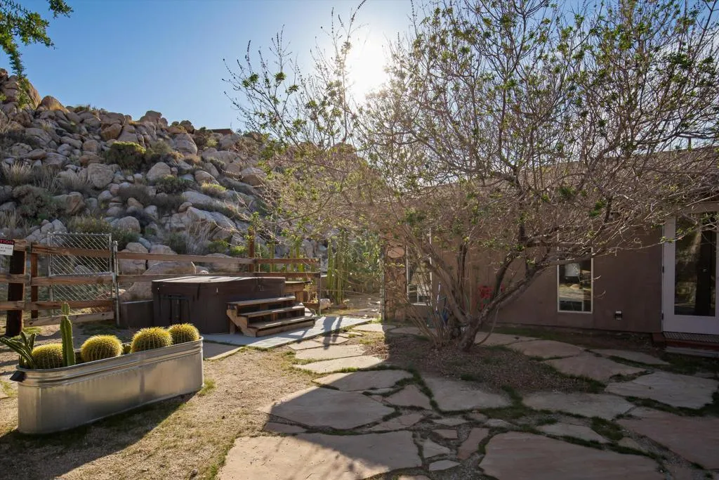 57113 Farrelo Road, Yucca Valley, California 92284 home-pic-26