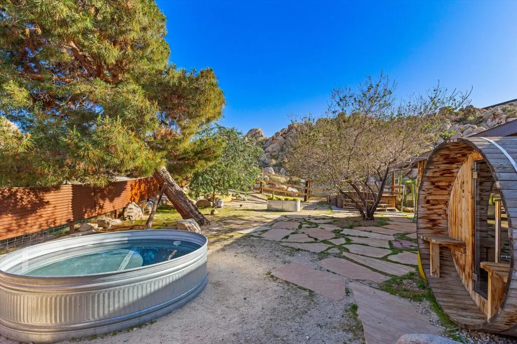 57113 Farrelo Road, Yucca Valley, California 92284 home-pic-3