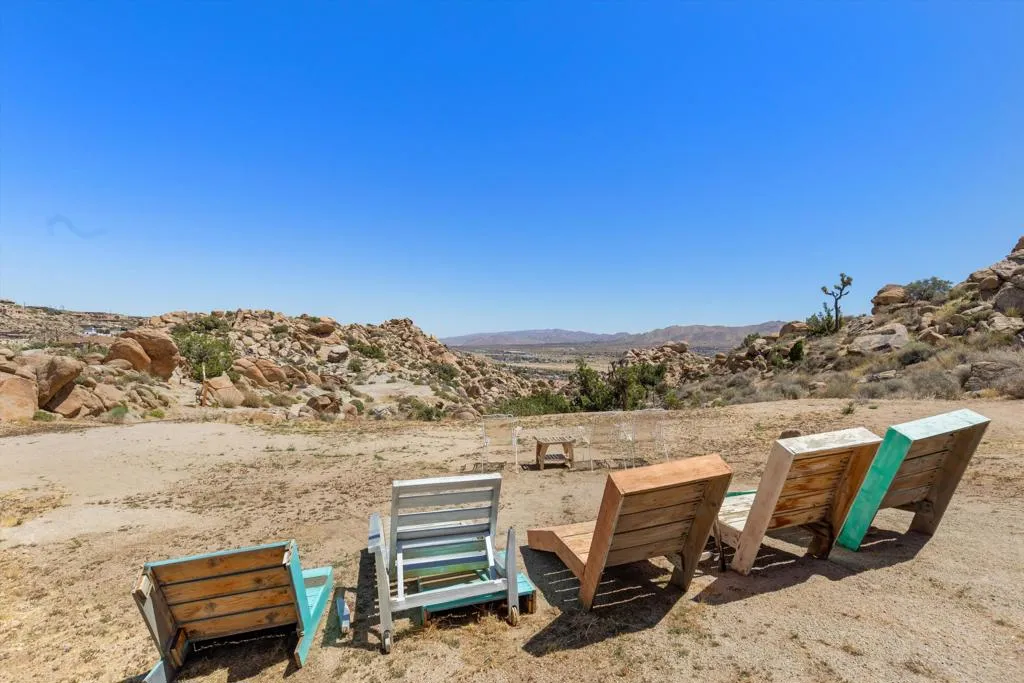 57113 Farrelo Road, Yucca Valley, California 92284 home-pic-2