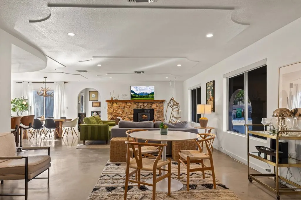 57113 Farrelo Road, Yucca Valley, California 92284 home-pic-10