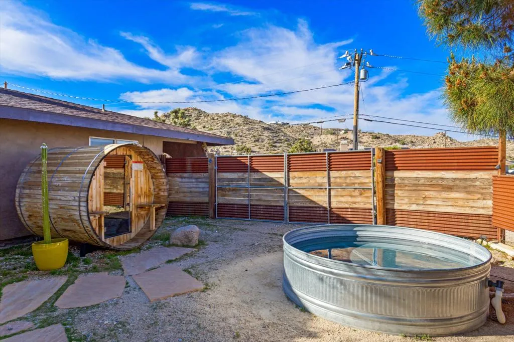 57113 Farrelo Road, Yucca Valley, California 92284 home-pic-5