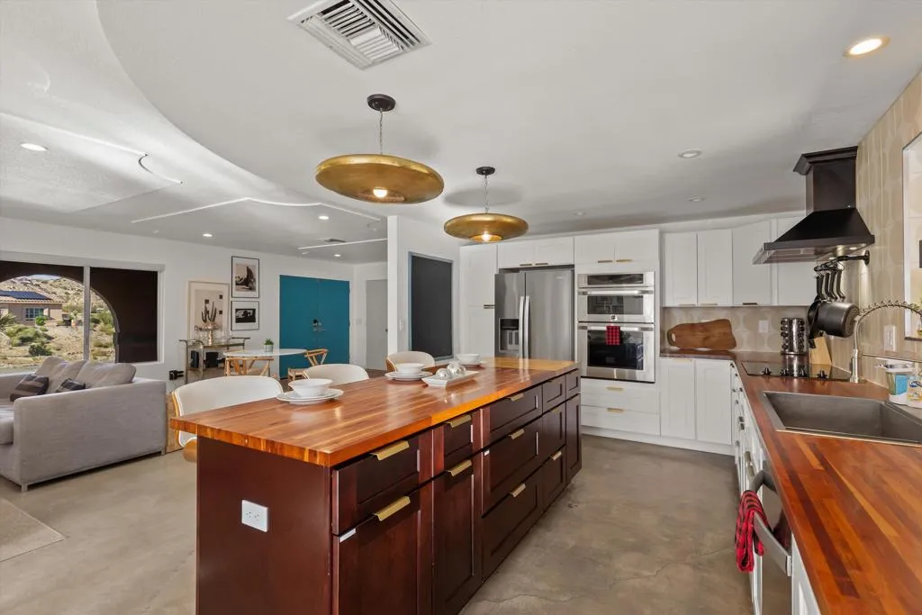57113 Farrelo Road, Yucca Valley, California 92284 home-pic-12