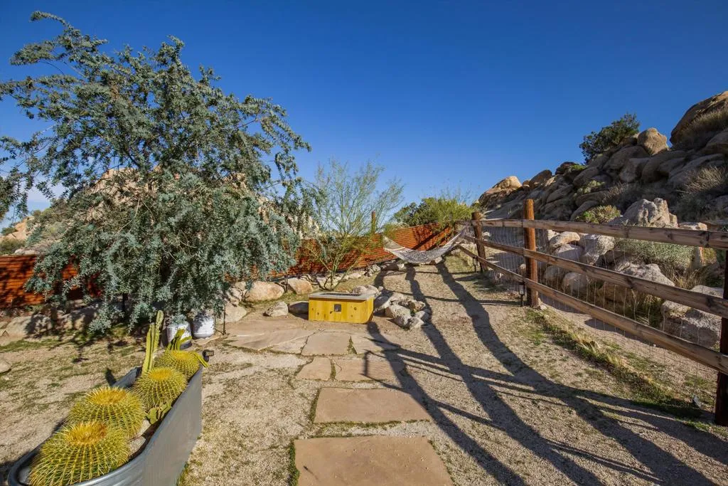 57113 Farrelo Road, Yucca Valley, California 92284 home-pic-29