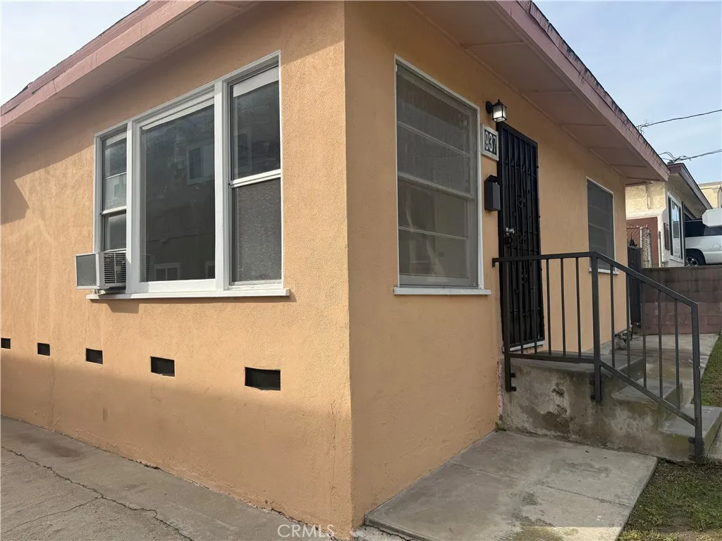 935 937 W 17th, San Pedro, California 90731 home-pic-1