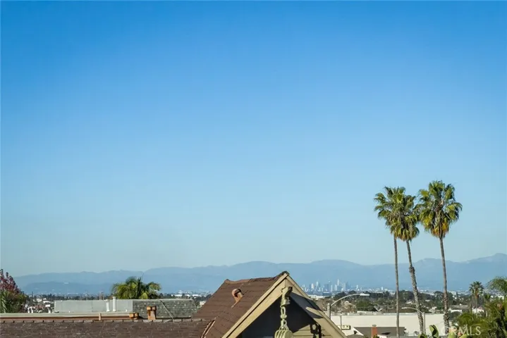 Peek a boo - LA and Hollywood sign
